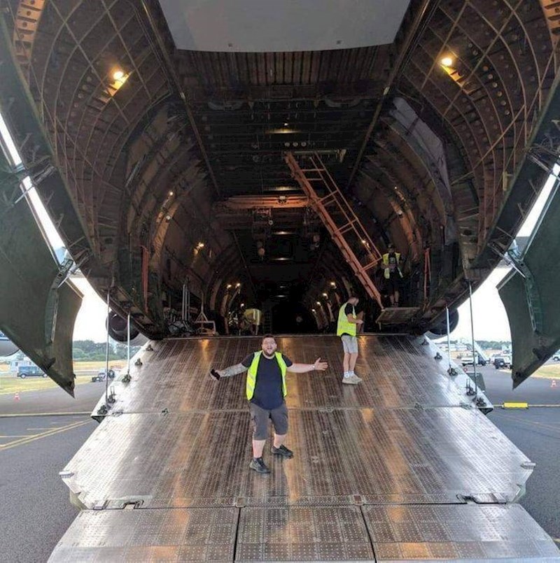 13. Ja ispred teretnog zrakoplova