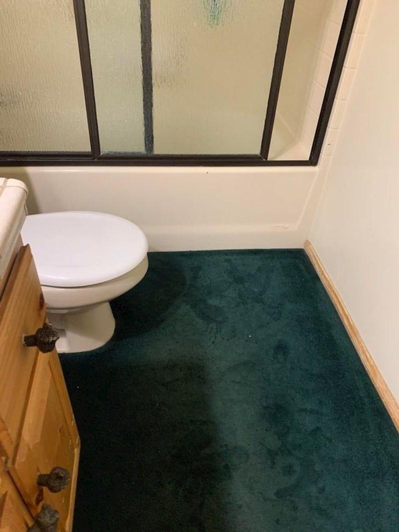 1. Tko još stavlja tepih u kupaonicu?🤯