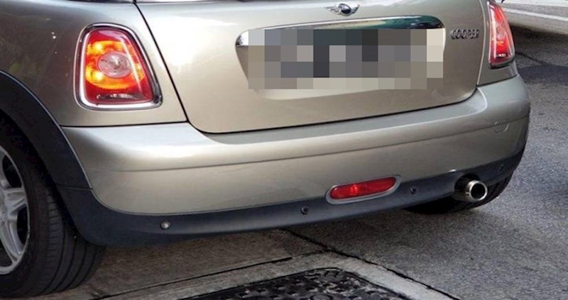 Ostao je bez stražnjeg brisača, nećete vjerovati kad vidite čime ga je nadomjestio