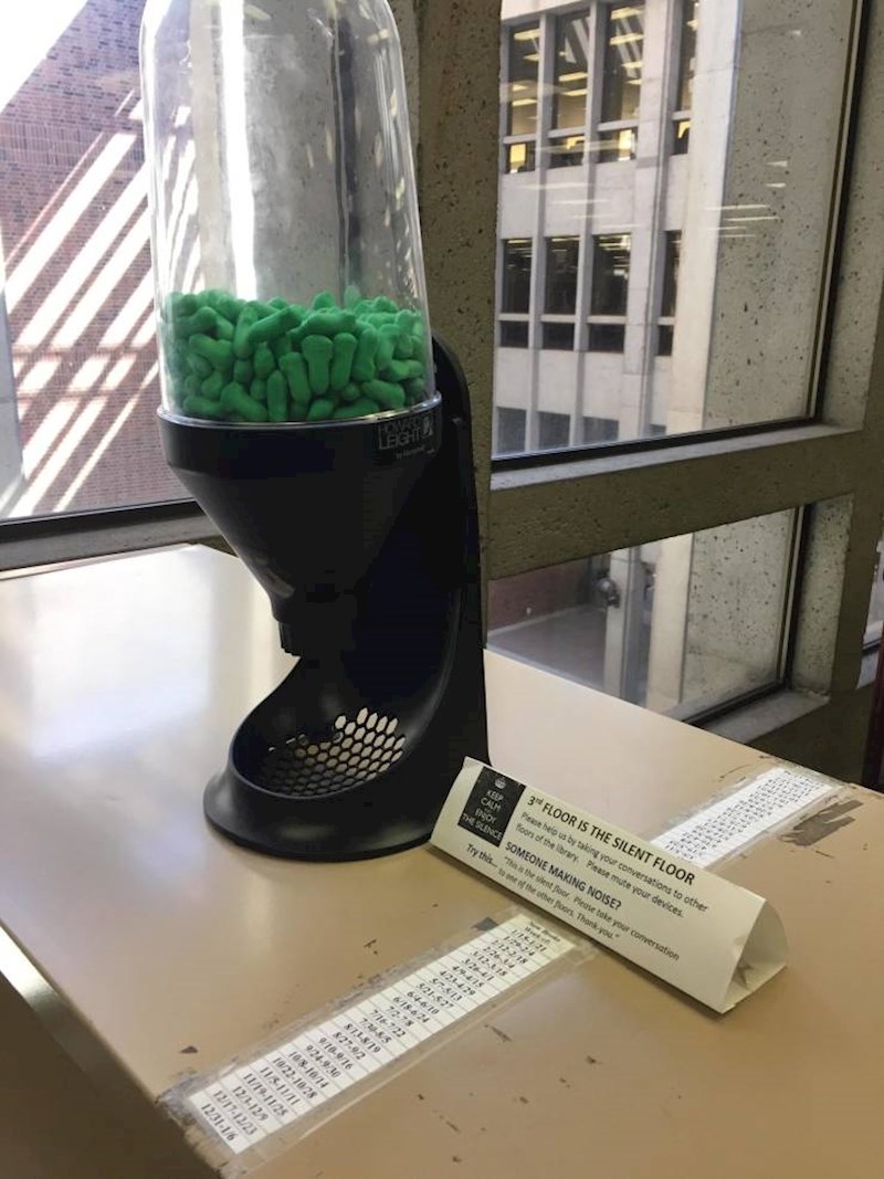 9. U ovoj knjižnici na trećem katu besplatno se dijele čepići za uši