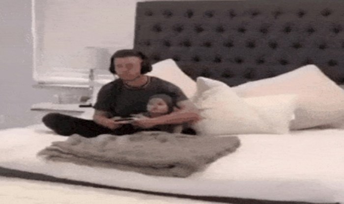 Tata i sin imaju genijalnu taktiku pomoću koje zavaravaju mamu, ne možete se ne nasmijati