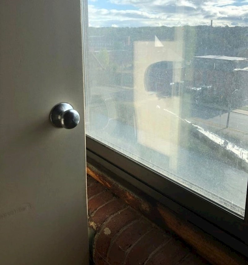 8. Wc s pogledom. I ovom golemom rupom.