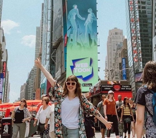 6. Plakat za njezinu knjigu vrtio se na Times Squareu!