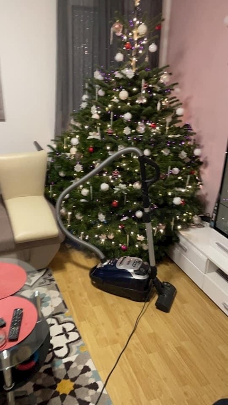 Naravno, radi se o usisavaču.