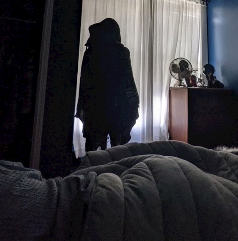 13. Probudio sam se i doživio šok. Moja žena je premjestila vješalicu za kapute.