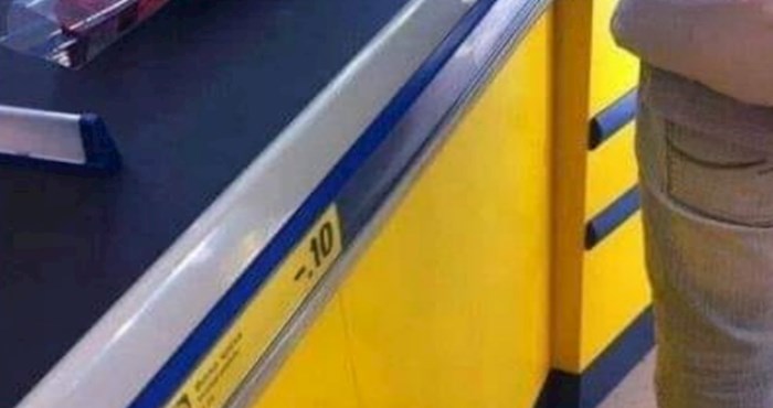 Netko je morao fotkati i svima pokazati stvari koje ovaj tip kupuje u dućanu, ovo je hit
