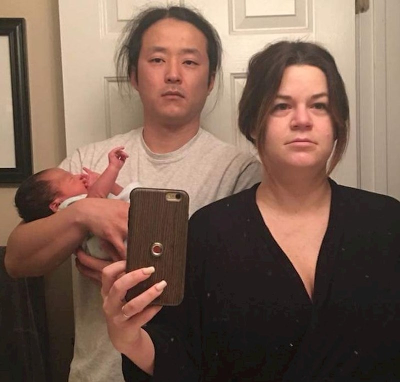 13. Njegova posljednja solo frendica s faksa rodila je dijete.