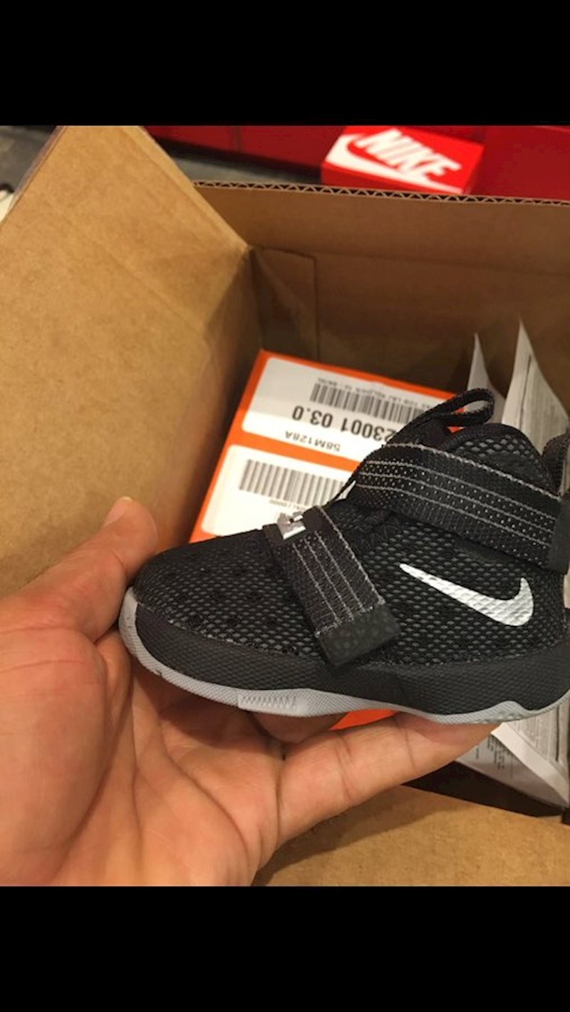 10. "Moj tata je naručio tenisice preko interneta i evo što mu je stiglo."