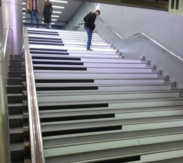 11. Stepenice koje izgledaju kao tipke klavira, čak i proizvode odgovarajuće zvukove. Nalaze se u Dallasu.