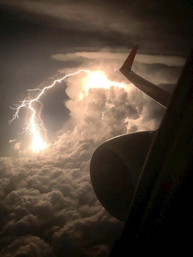 12. Oluja snimljena iz aviona