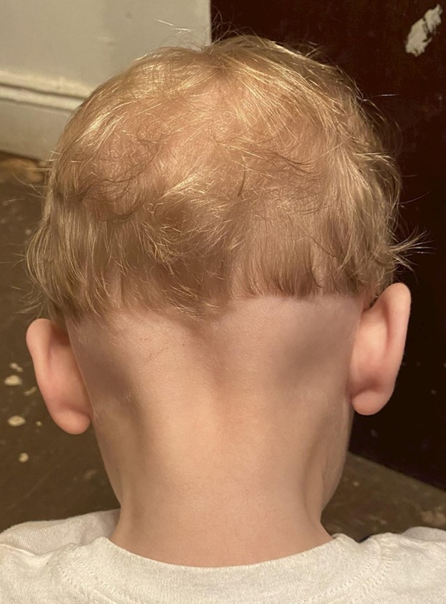 10. Ono kad frizerka upropasti frizuru tvoga djeteta, pa ju ti dodatno pokvariš pokušavajući ju popraviti