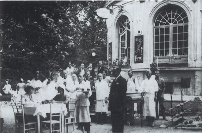 12. "Caffe Stošić" u Tuškancu, fotografija iz 1930-ih godina.