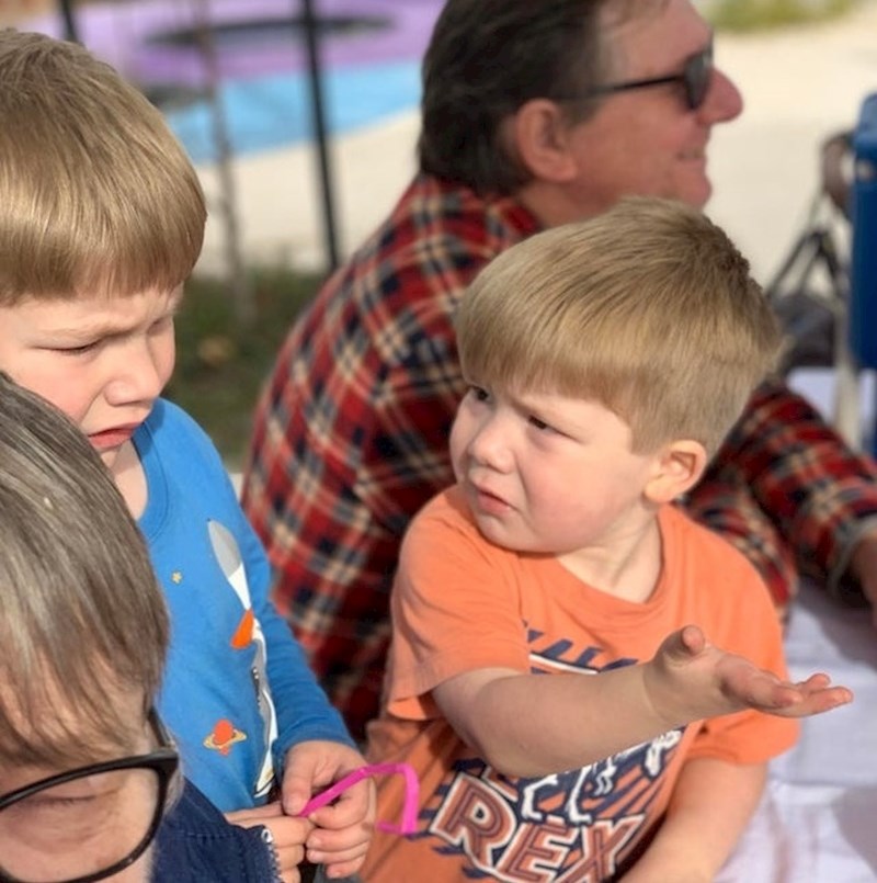 "Shvatio je da su sve krafne na zabavi pojedene dok se on igrao na ljuljačci."