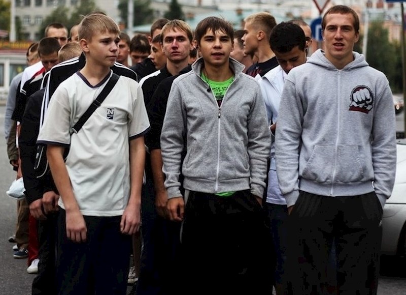 "On je 23-godišnji vlasnik jednog dućana u kvartu i ljudi ga često pitaju zašto radi umjesto da se školuje."