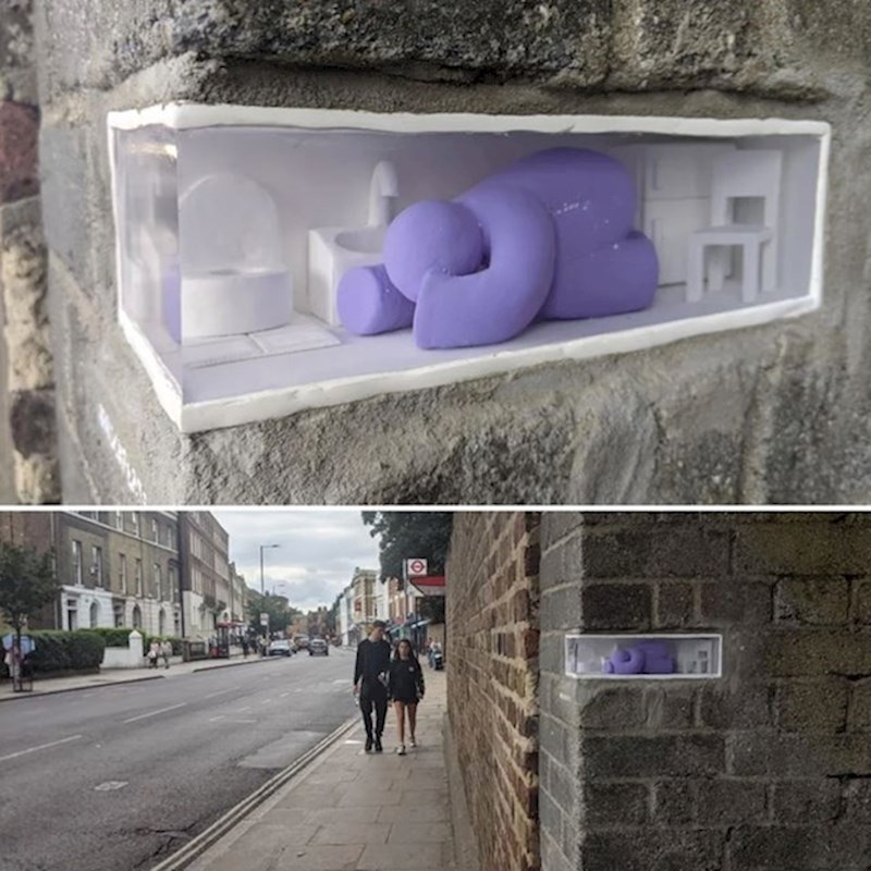 13. Minijaturni stančić unutar jedne cigle u Londonu