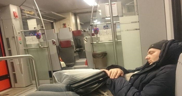 Ovaj majstor iz Rusije zaspao je u suludoj pozi, svi se pitaju - kako?