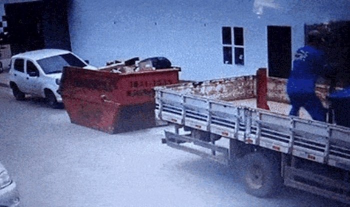 Nadzorna kamera snimila je dramatičnu nezgodu građevinskog radnika, morate pogledati