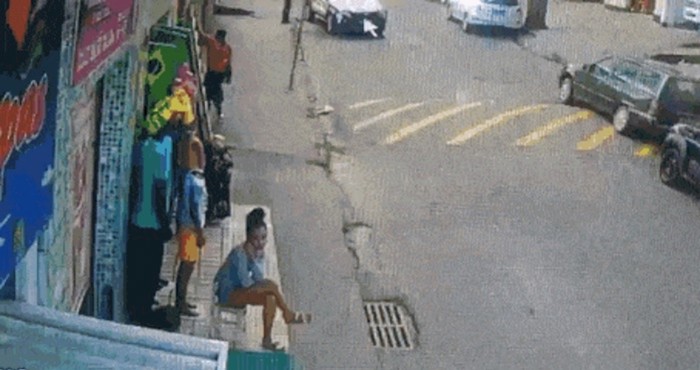 Ostat ćete u šoku kad vidite što je tip napravio da izbjegne ležećeg policajca
