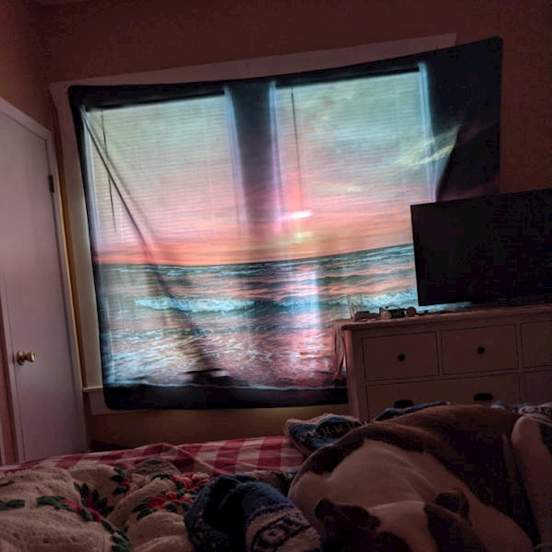 10. Pretvorio je stolnjak u opuštajuću zavjesu