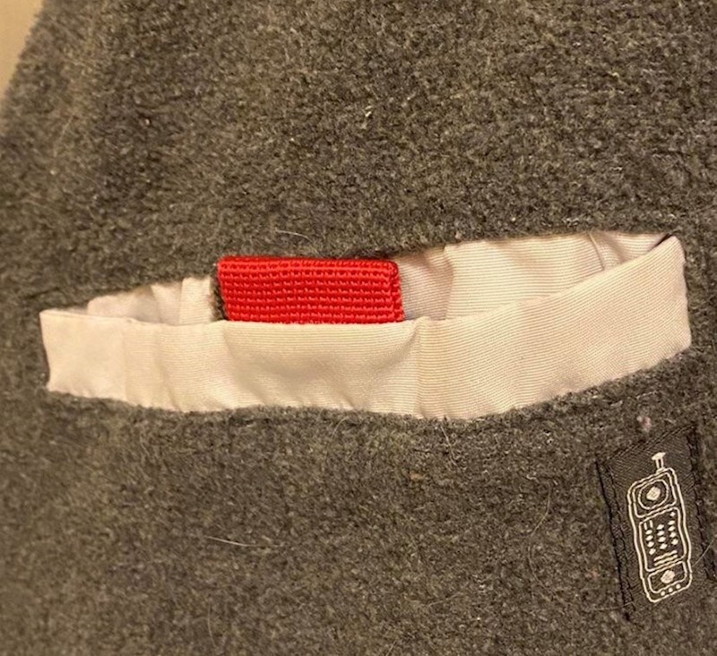 15. "Moja stara zimska jakna ima prostor za kućni telefon iz 80-ih"