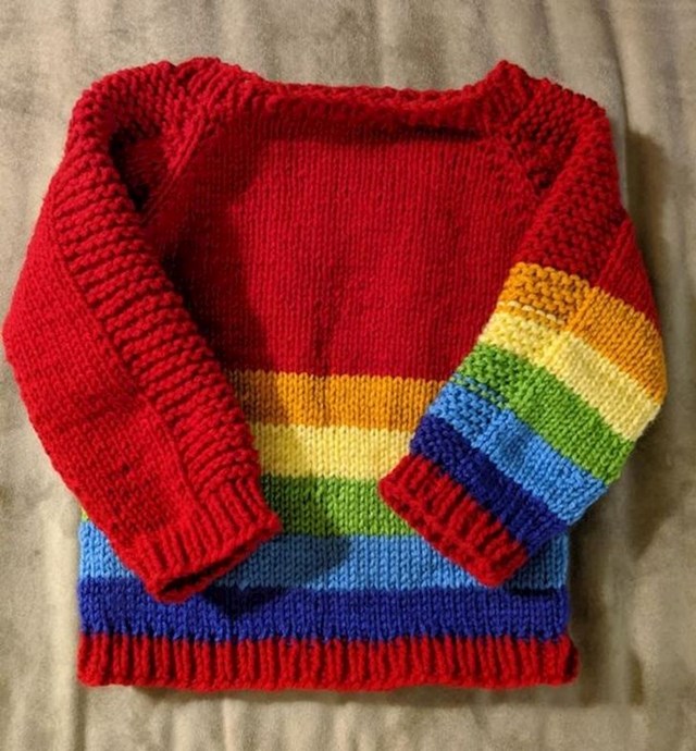 "Moj sin htio je crveni džemper, ali nisam imala dovoljno materijala. Rezultat je još bolji!"