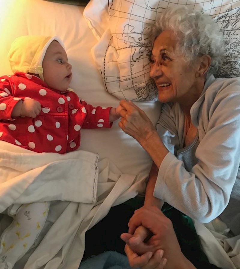 3. Prabaka i praunuka prvi put su se upoznale