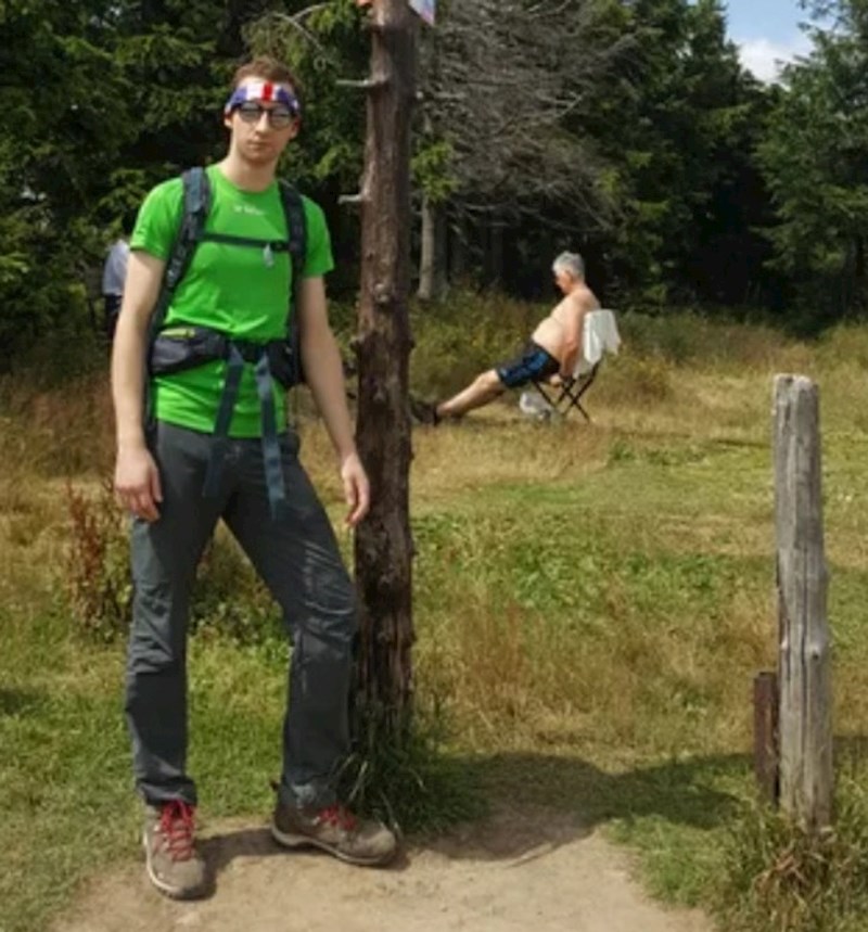 2. Primijetio sam ovog tipa koji se sunča tek nakon što sam pogledao fotku