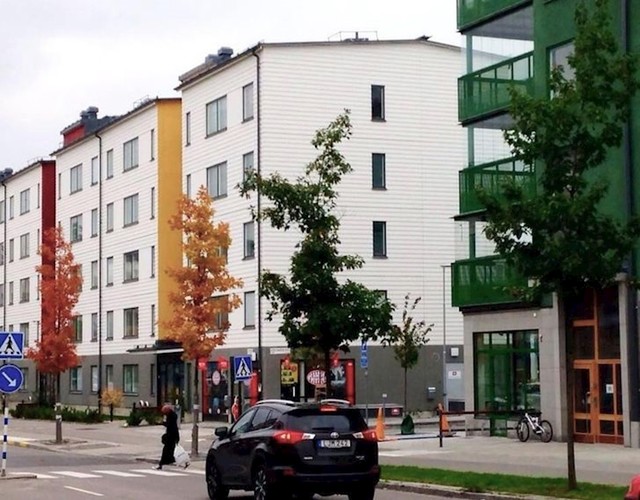 14. Krošnje pašu uz ove zgrade