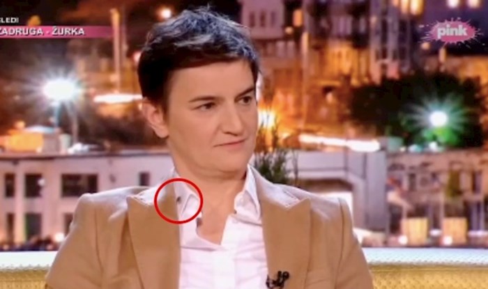 Bizaran TV incident: Srpska premijerka otkrila je da se boji buba, dok joj je jedna šetala po kragni