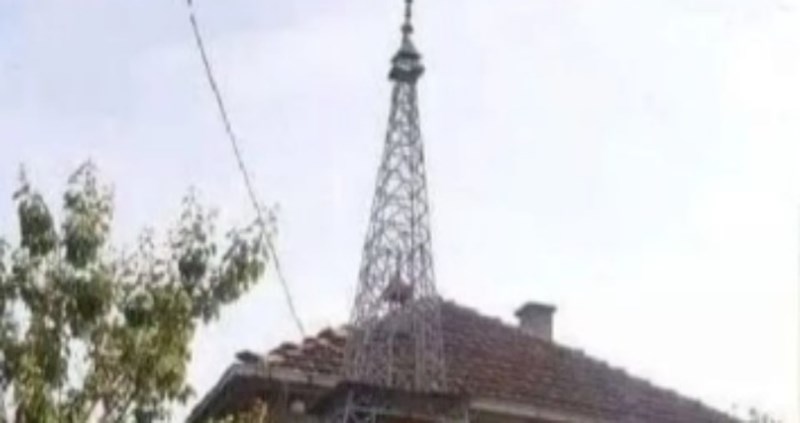 Obitelj iz Srbije u dvorište je postavila totalno bizaran ukrasan, fotka je obišla svijet