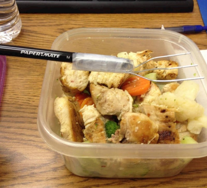 14. Kad zaboraviš ponijeti vilicu u ured...