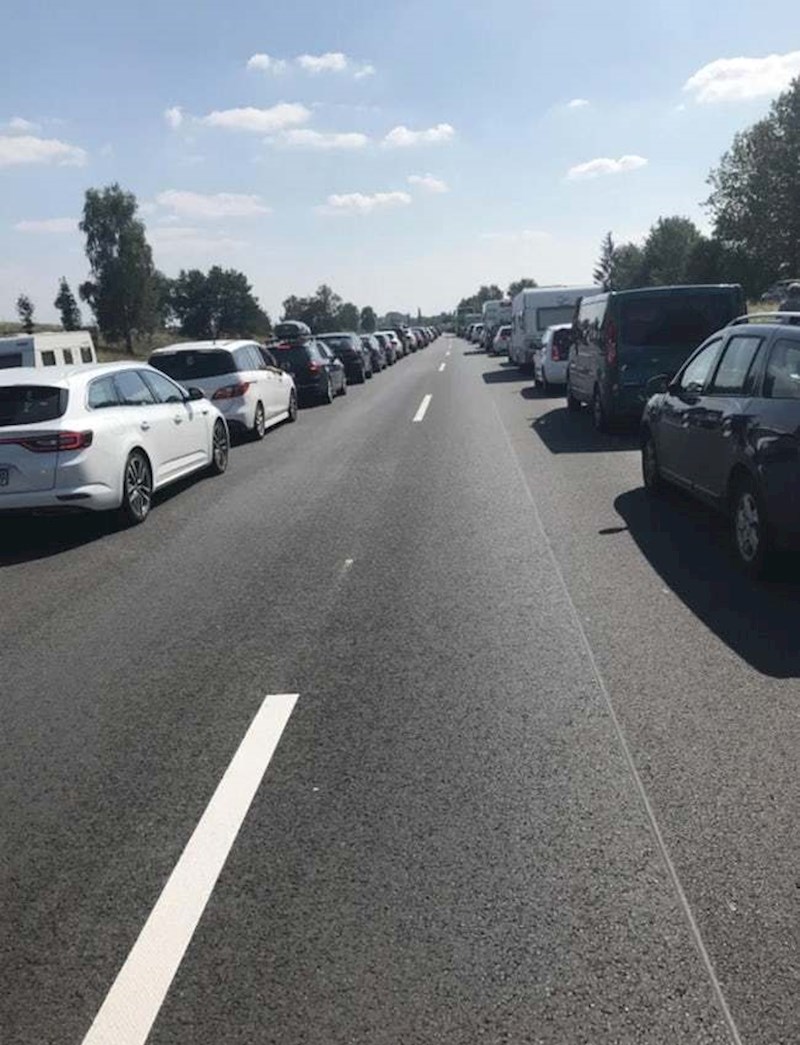 6. Razina pristojnosti u Njemačkoj - čak i kad je gužva, ostavlja se prostor za vozila hitnih službi.