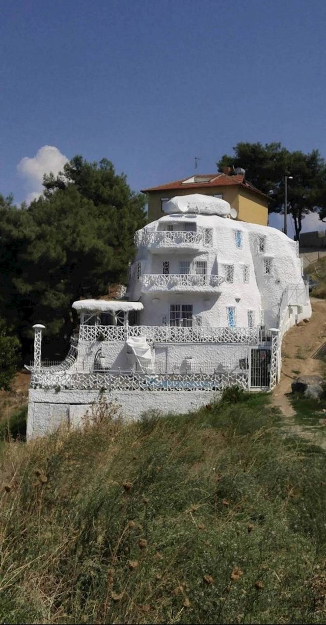 16. Neobična, ali vjerojatno luksuzna kuća u Grčkoj
