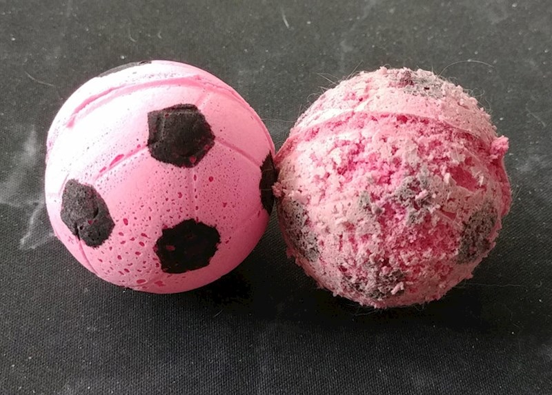 6. "Najdraža igračka moje mace nakon 5 mjeseci."