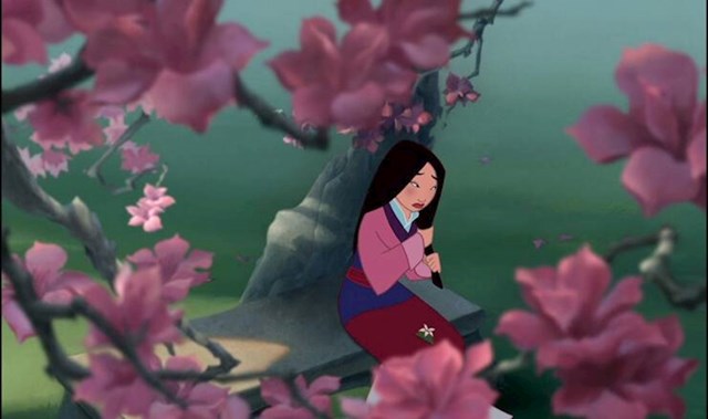 7. Mulan u posljednjoj sceni dira svoju kosu, zato što je glumica koja joj je posudila glas tijekom snimanja stvarno puno dirala kosu, pa su animatori to ubacili u crtić