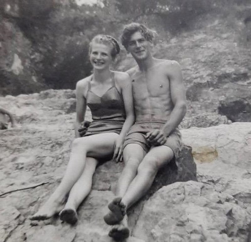 12. Moji baka i djed u 60-tima, kad su tek počeli izlaziti.