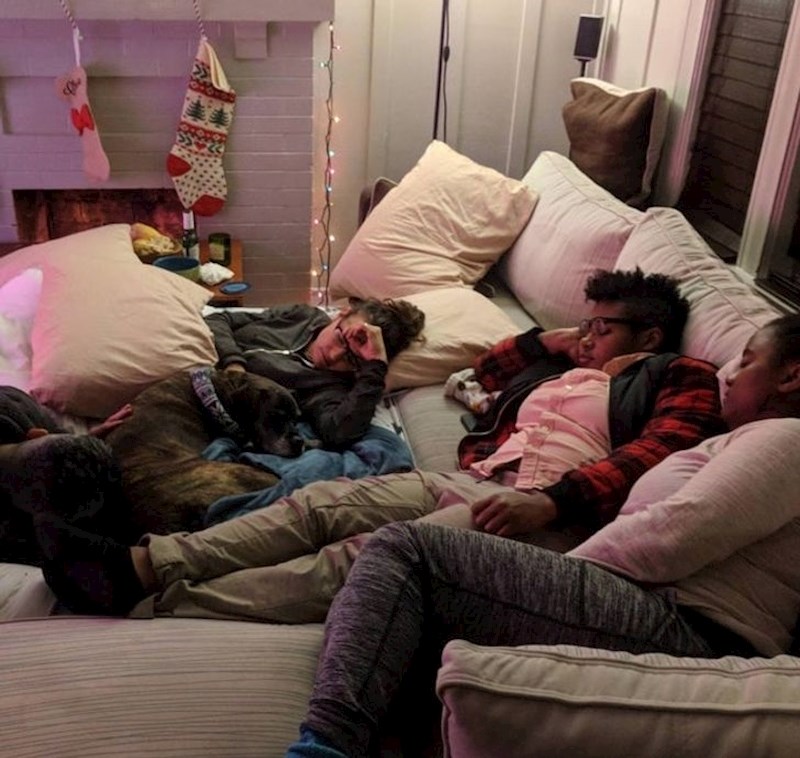 "Naša prijateljica jučer se nije baš dobro osjećala pa smo ju svi došli tješiti."