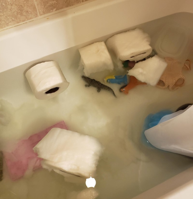 7. Njihovo dijete voli se kupati s wc papirom