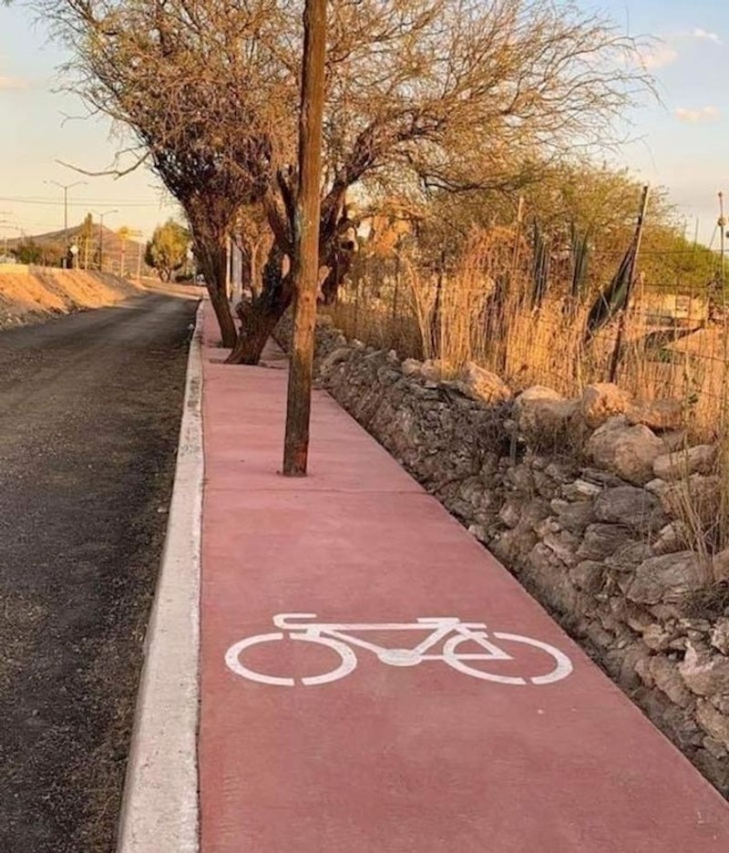 8. Barikada na biciklističkoj stazi