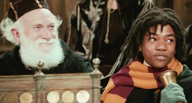 6. U prvom dijelu franšize o Harryju Potteru pojavljuje se Nigel Anstey, koji je djed Toma Feltona (Draco Malfoy), a glumi neimenovanog profesora iz Hogwartsa.