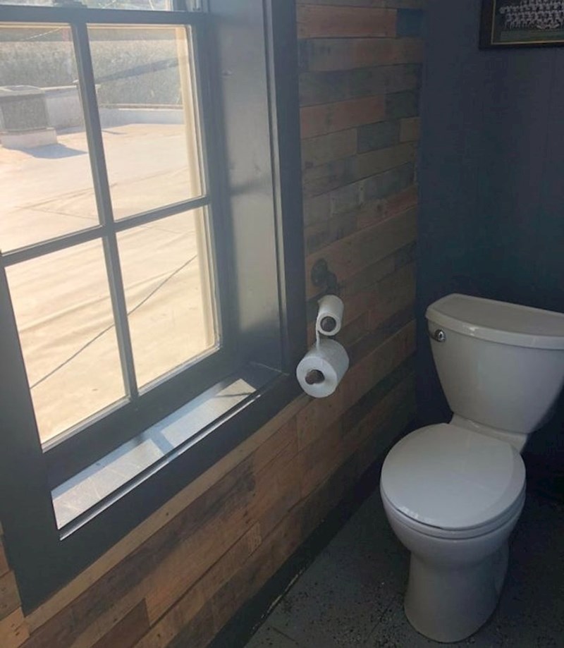 2. Zašto ovdje nema zavjesa?😟