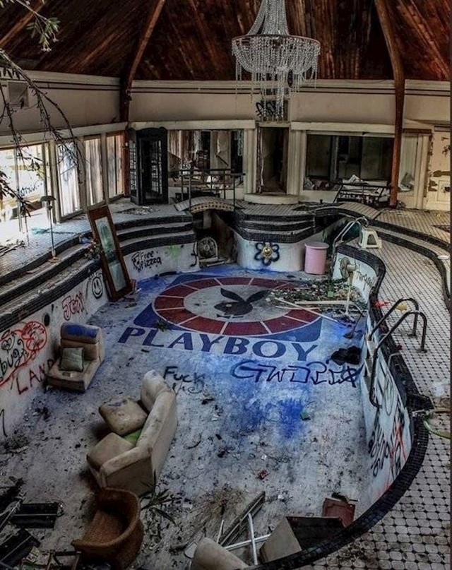 14. Napuštena Playboyjeva palača