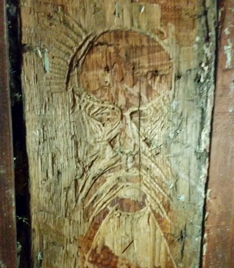 7. U podrumu su pronašli ovu čudnu rezbariju