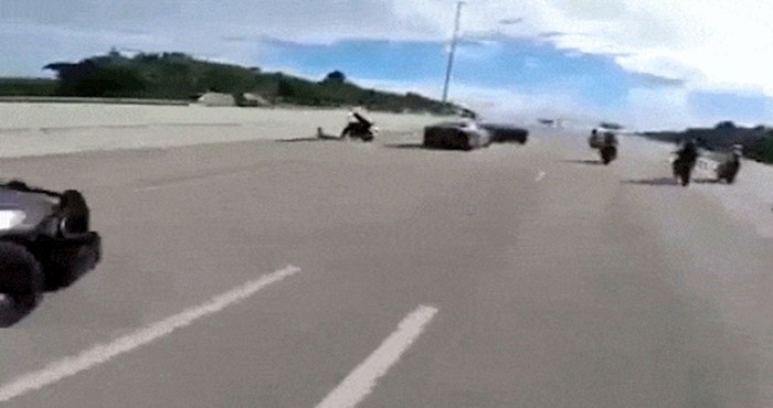 Policajac je epski okončao potjeru za bjeguncem na motoru