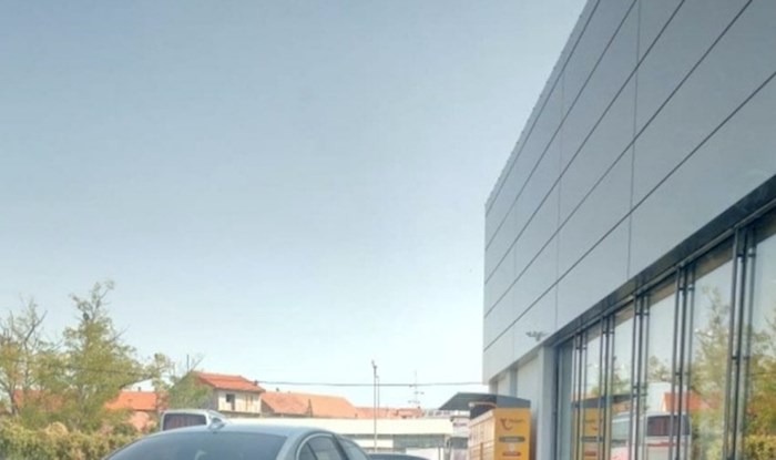 Fotka koju je netko snimio ispred dućana u Zadru sve je naživcirala, pogledajte zašto