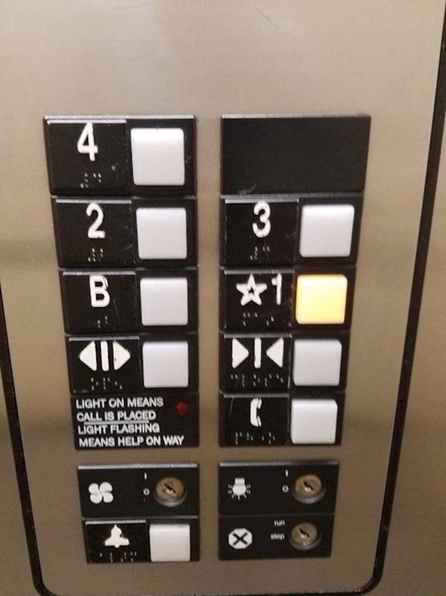4. Dok su gumbi u liftu ovako besmisleno razbacani...😑