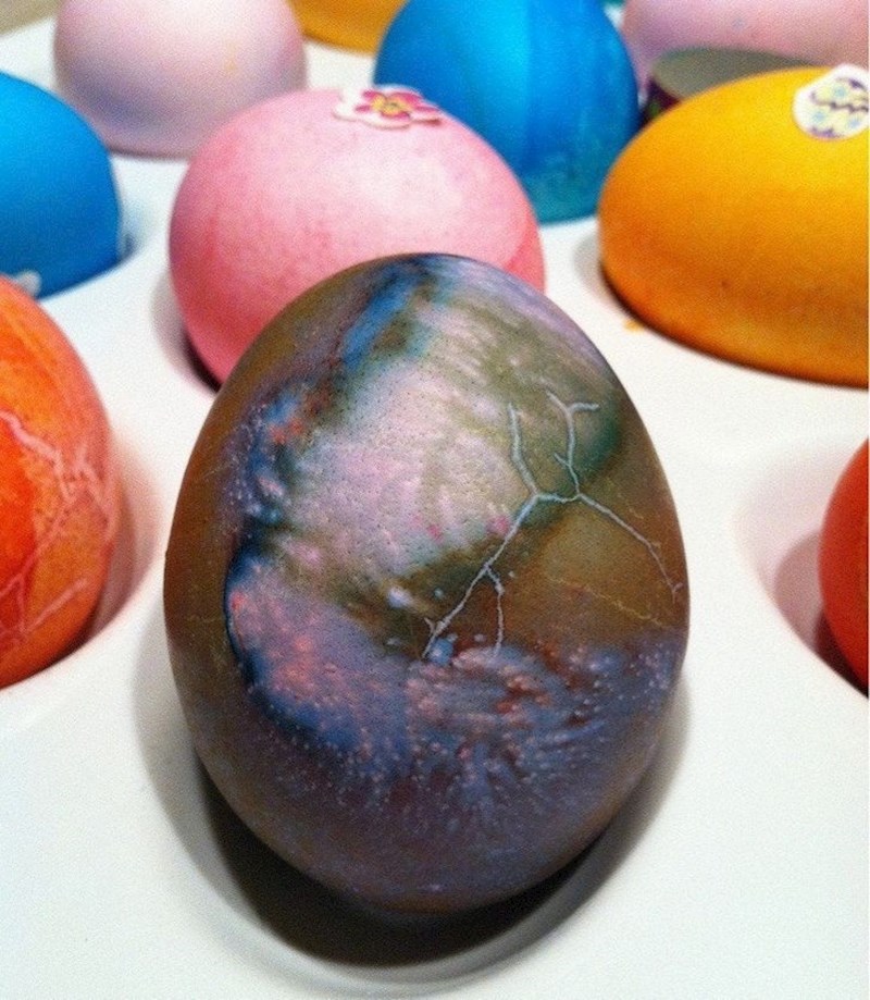 10. "Bojila sam jaja za Uskrs i jedno zeznula. Na kraju je upravo to ispalo najbolje!"