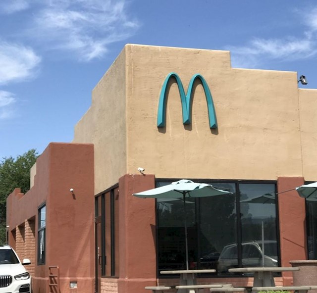 15. Plavi McDonald's u Arizoni