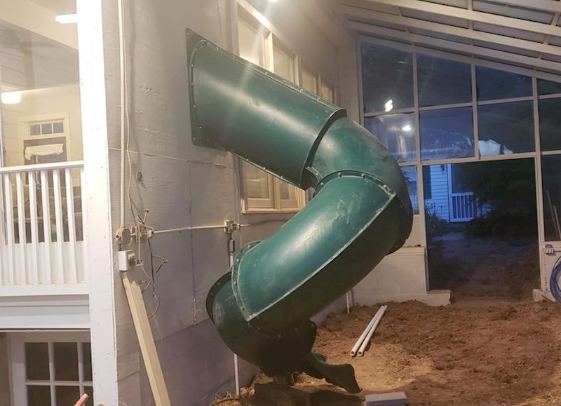 6. "Napravili smo tobogan koji vodi iz naše garderobe do staklenika."