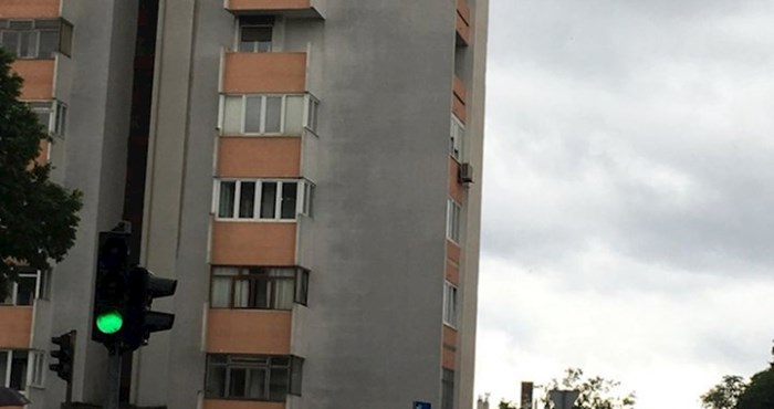 Netko je na zgradi u Splitu uočio neobičan detalj, fotka je odmah postala hit na Fejsu